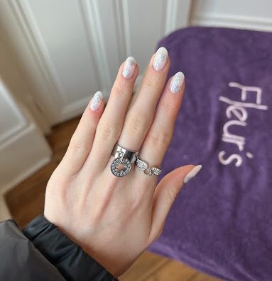 L'Institut Estelle B vous accueille dans un appartement haussmannien chic & élégant pour vous faire vivre une agréable expérience beauté et soins.