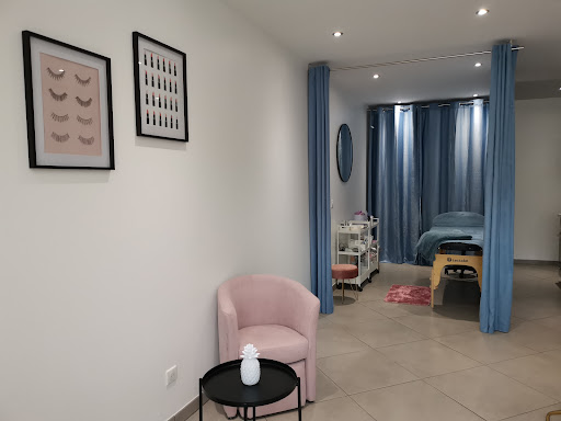Institut de beauté au Puy-en-Velay. Onglerie