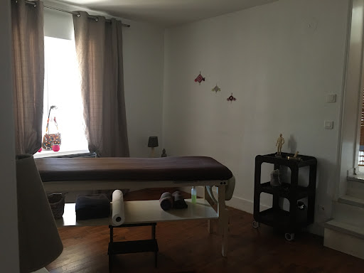Bienvenue sur le site internet de votre centre Nature et  Beauté. Votre esthéticienne prend le soin de vous dans un moment de détente et de bien-être à Cruzilles-lès-Mépillat.