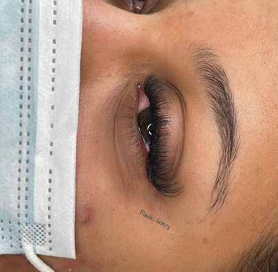Institut de beauté Flawles Factory à Lyon + Caluire ▷ Soin Minceur et Anti-âge par Lipocavitation & Radio-fréquence ▷ Dermopigmentation ▷ Blanchiment dentaire ▷ Extension de cils