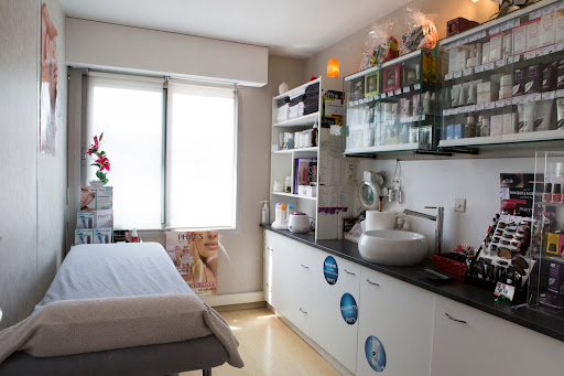 Klara Beauty se situe en plein coeur d'Annecy dans un appartement cocooning et tranquille. Je propose des soins visages