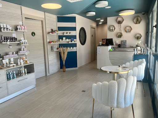 Le salon de beauté ALEXIR ESTHETIQUE vous propose des soins spécifiques respectants la nature et l'environnement.