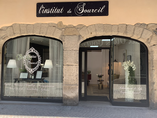 l'institut du Sourcil à Tournon-sur-Rhône (07300) est à votre écoute pour vous proposer des prestations de qualité. Notre engagement est de vous conseiller et vous sublimer.