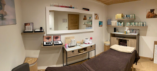 Espace beauté proposant des manucures