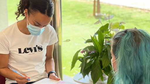 L'institut de beauté Clin d'œil à Landerneau vous invite dans un espace cocooning pour vous proposer une large gamme de prestations beauté de regard afin de mettre en valeur vos yeux