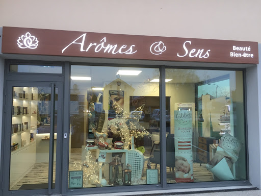 L'institut de beauté Arômes et sens à Ville en Sallaz ( 74 ) vous accueille dans un espace cocooning afin de vous procurer un moment unique.