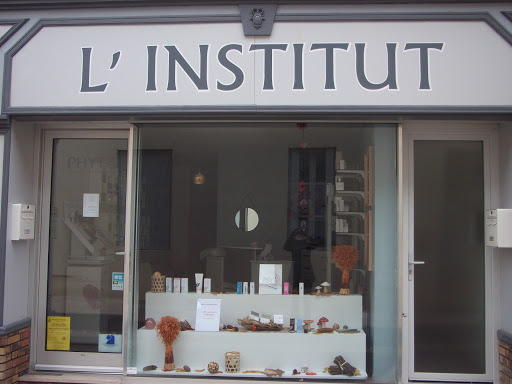 L'Institut vous reçoit au sein de son salon à Seurre pour tous vos soins esthétiques