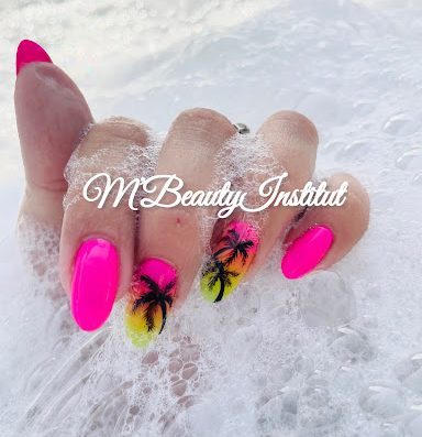 Le Nail bar M'beauty Institut à Bouhans-et-Feurg vous accueille dans une caravane dédié à la beauté pour mettre en valeur vos ongles et votre regard.