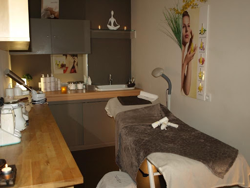 Nos 4 instituts de beauté en Haute-Loire au Puy en Velay et à St Julien Chapteuil et dans la Loire à St Chamond et L'Etrat. Spa