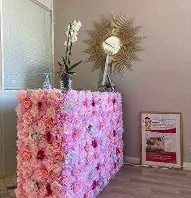 Booksy.com - book appointments online.