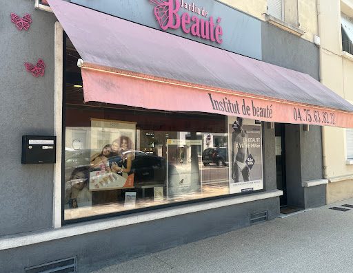 L'institut de beauté Au Jardin de Beauté à le Le Pouzin est un espace cocooning exclusivement dédié à la beauté et aux soins. N'hésitez pas à venir vous accorder un moment de bien-être et de détente bien mérité.