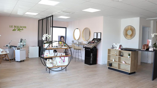 Entrer dans un institut de Beauté près de Rennes