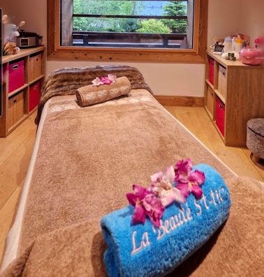 L'institut La beauté S'T-Tic à Megève vous vous accueille dans une ambiance chaleureuse et cocooning pour un instant beauté.