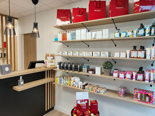 L'équipe de l'institut de beauté Escale Bien être à Mordelles et Guichen est à votre écoute et aux petits soins pour vous. Nous sommes également à Bourg des comptes