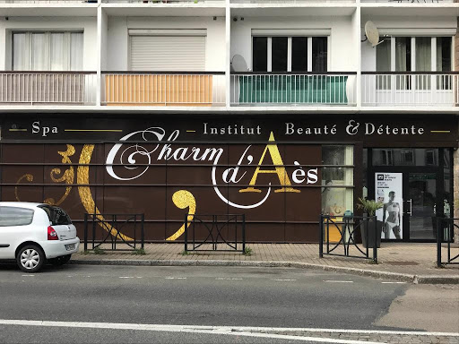 Charm d'Aès est un institut de beauté situé au centre de ville de Morlaix.