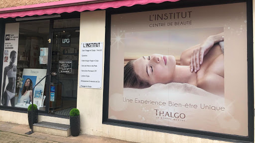 Notre institut vous propose ses soins esthétiques pour vous relaxer et prendre soin de vous. Nos esthéticiennes vous accueillent du lundi au samedi.