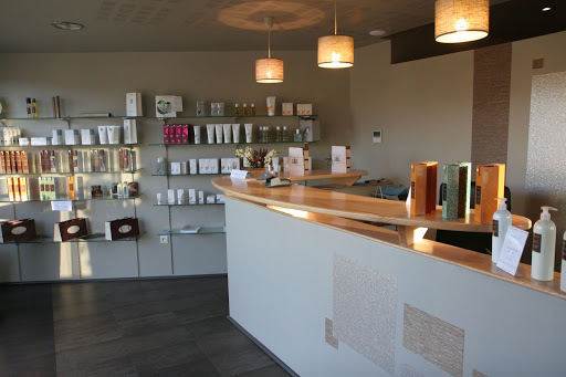 200 m² dédié à la beauté et au bien-être pour Elle et Lui. Détente au spa