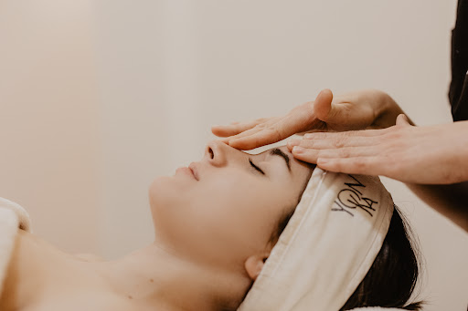 Notre institut de beauté met le savoir-faire de ses esthéticiennes professionnelles au service de votre bien-être. L’Élixir d’Anaïs : centre et salon de beauté.