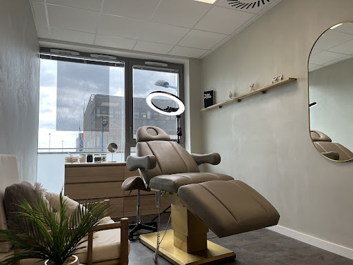 situé à l'adresse suivante : 50