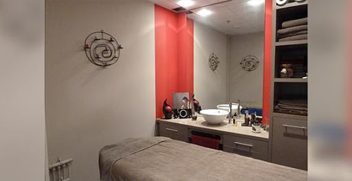 Découvrez les services de notre institut de beauté Crème Givrée. Une équipe d'esthéticiennes diplômées vous accueille du lundi au samedi à Vitram Parc.