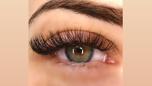 Cils à cils