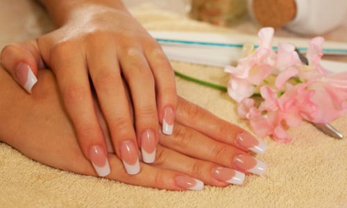 Notre institut de beauté vous propose ses services pour prendre soin de vous : onglerie