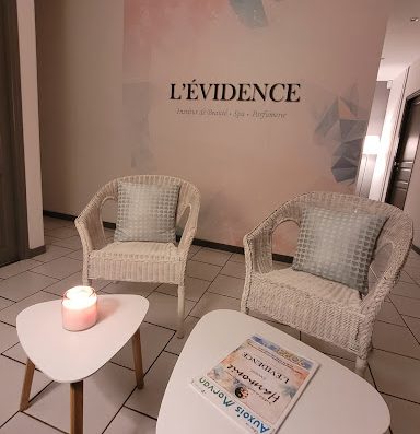 Accédez à notre boutique en ligne et découvrez tous nos produits. Offrez un chèque cadeau ou réservez votre soin !