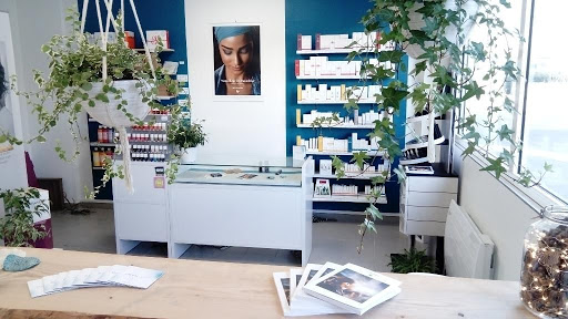 Découvrez l'institut de beauté Poudre de Soie à chambéry. Dorothée