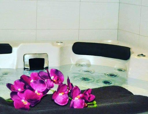 La Maison du Bien-être est un institut de beauté à Genay qui vous propose de nombreux soins du corps et du visage. La Maison du Bien-être vous propose également l'épilation à la cire pour les femmes.