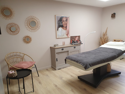 L'institut Muriel Crespi vous accueille dans un cadre chaleureux sur Epinouze. Venez profitez d'un soin dans un endroit calme et reposant : institut de beauté