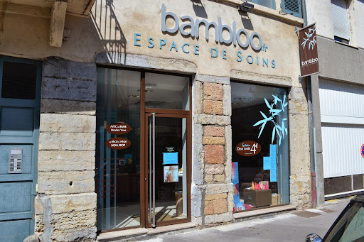 Les centres Bambloo vous accueillent pour un moment de détente : modelage et soins corps et visage