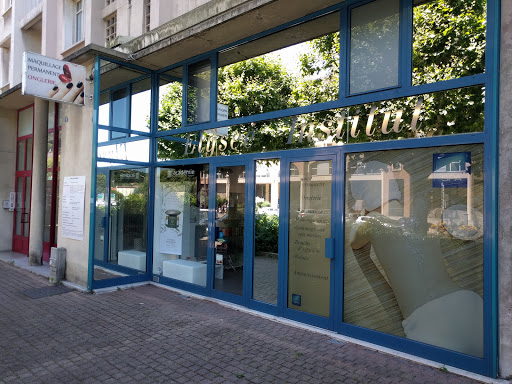 L'Institut Elysée vous propose une gamme de prestations de soins du visage