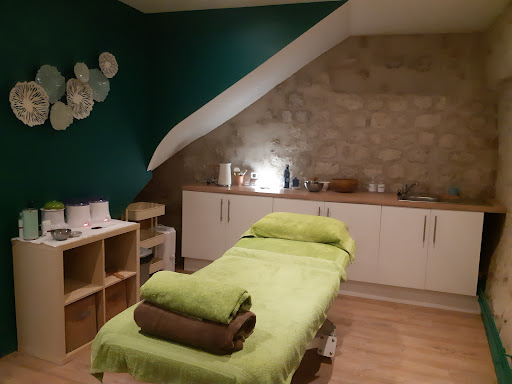 ENTRE 2 MONDES : votre Institut de Beauté et Salon de Massage d’Orléans spécialisé dans les produits de beauté bio et les produits de beauté naturels fabriqués en France.