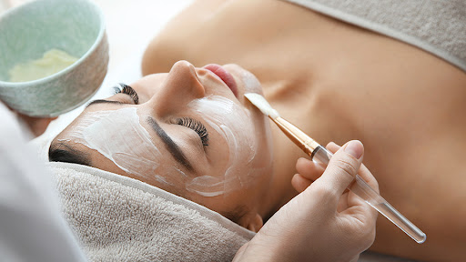 Faites appel aux expertes de beauté pour des soins ongulaires
