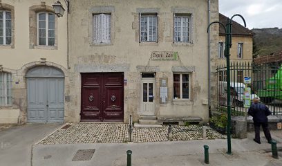 Votre esthéticienne en institut de Bien être vous propose une gamme de soins réalisés à l'aide de produits cosmétiques bio. Modelages